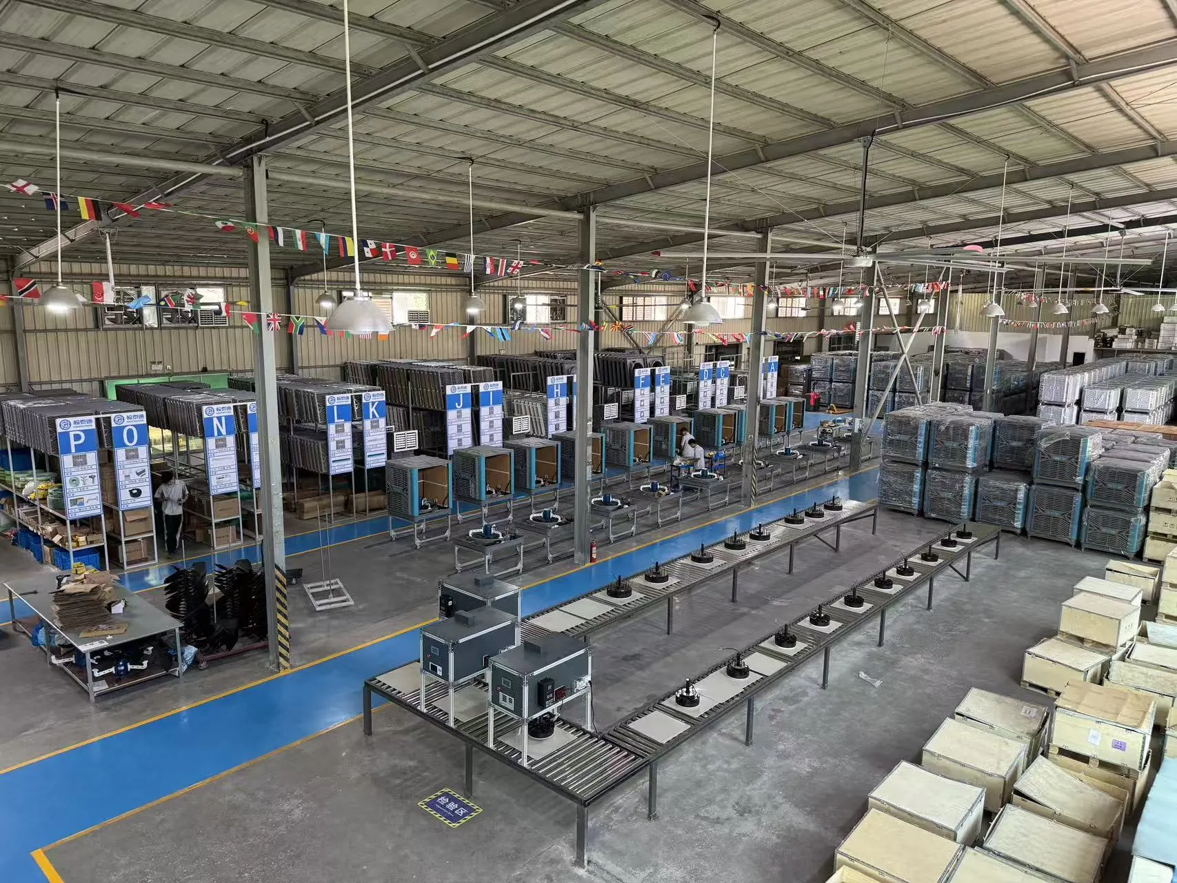 Hantaitong evaporative air cooler production line with workers