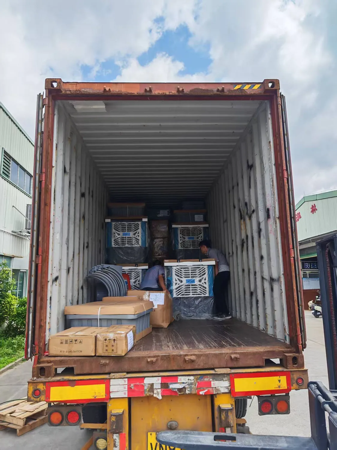 Container loading with Hantaitong evaporative coolers ready for shipment